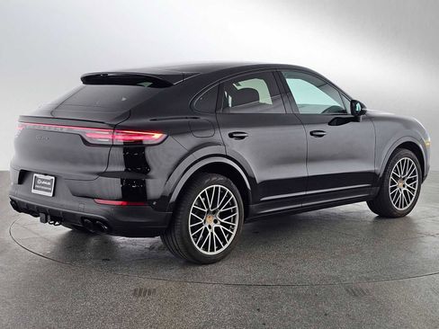 Used 2023 Porsche Cayenne Platinum Edition image 3