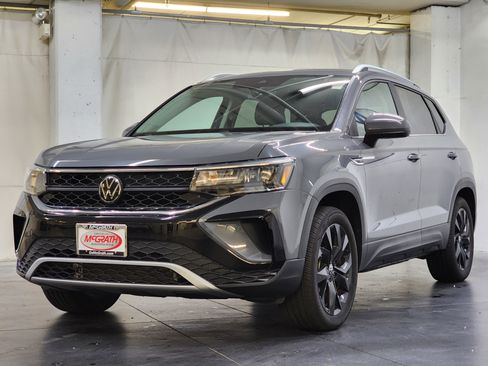 Used 2023 Volkswagen Taos SE w/ Black Wheel Package AWD/4WD image 11