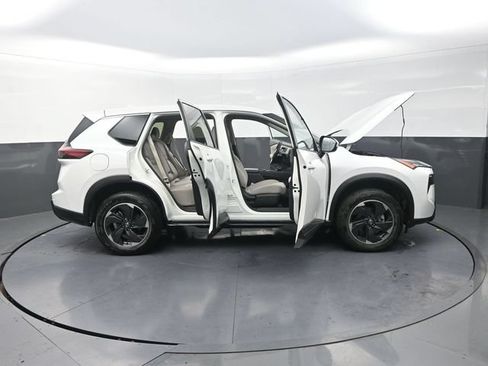 Used 2025 Nissan Rogue SV AWD/4WD image 46