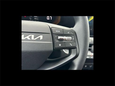 New 2025 Kia K4 LXS image 16