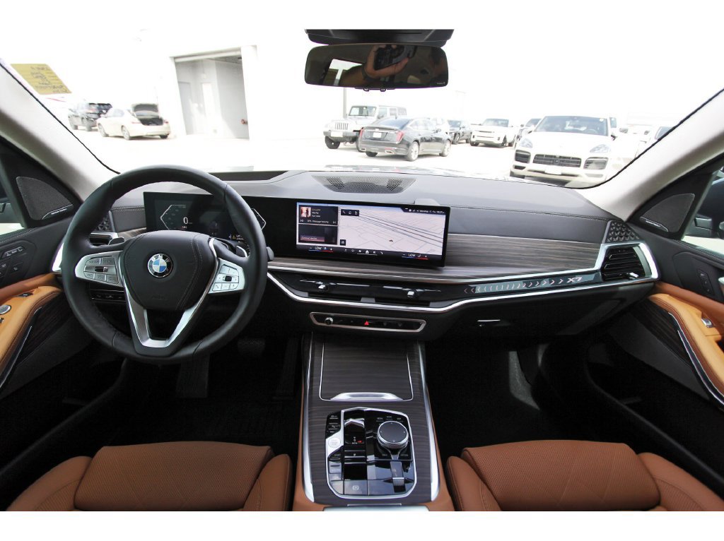 Used 2026 BMW X7 xDrive40i AWD/4WD image 9