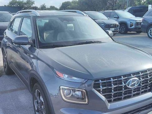 Used 2026 Hyundai Venue SEL FWD image 1