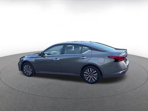 Used 2025 Nissan Altima 2.5 SV FWD image 9