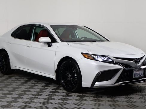 Used 2021 Toyota Camry XSE image 3