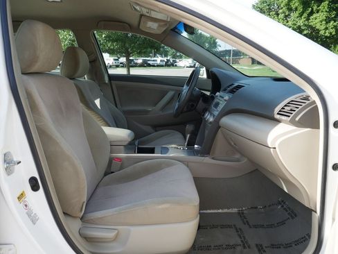 Used 2010 Toyota Camry LE FWD image 15
