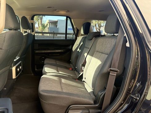 Used 2022 Ford Expedition XLT image 12
