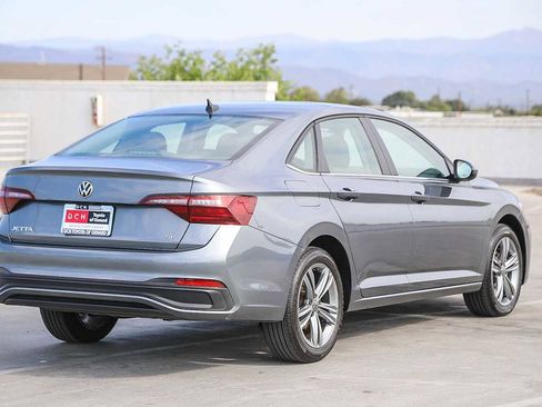 Used 2024 Volkswagen Jetta SE image 5