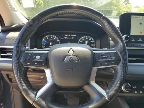 Used 2024 Mitsubishi Outlander SE AWD/4WD image 11