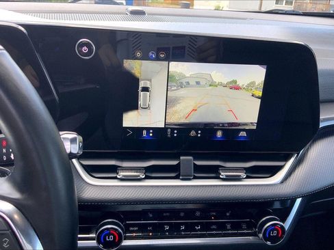 Used 2025 Chevrolet Equinox LT w/ Convenience Package II FWD image 21