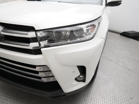 Used 2018 Toyota Highlander Limited Platinum image 23