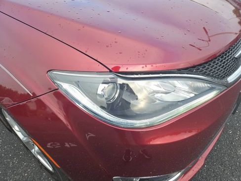 Used 2018 Chrysler Pacifica Limited FWD image 20