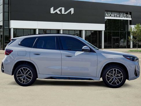 Used 2024 BMW X1 xDrive28i w/ Technology Package image 9