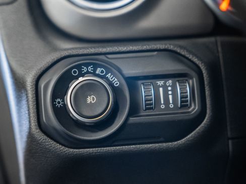 Used 2018 Jeep Wrangler Unlimited Sahara image 44