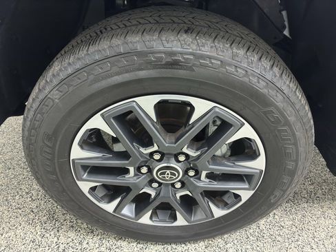 Used 2023 Toyota Tundra Limited image 13