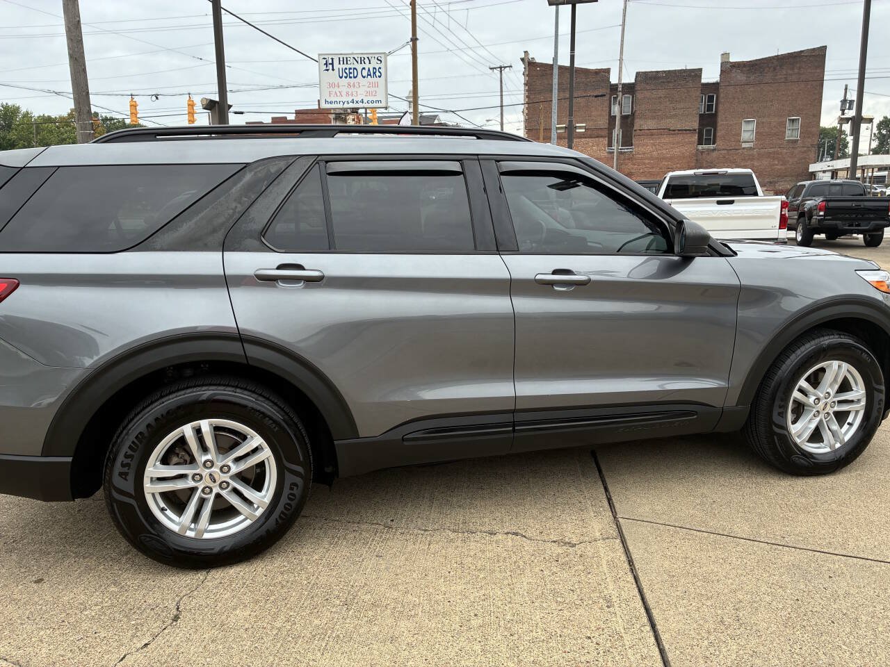 Used 2021 Ford Explorer XLT w/ Equipment Group 202A AWD/4WD image 7