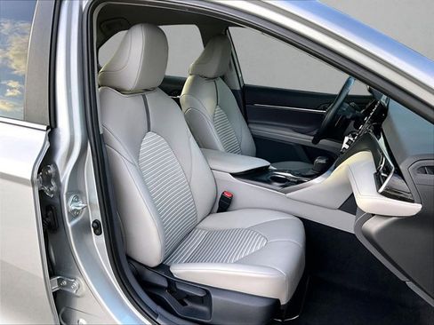 Used 2024 Toyota Camry SE image 9