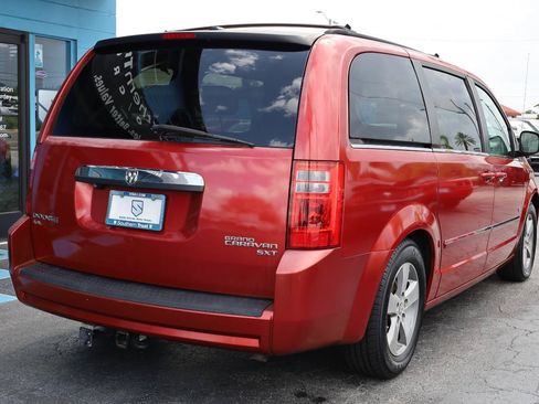 Used 2009 Dodge Grand Caravan SXT FWD image 4