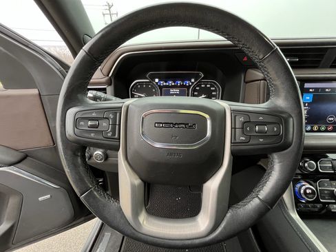Used 2021 GMC Yukon Denali w/ Denali Premium Package image 17