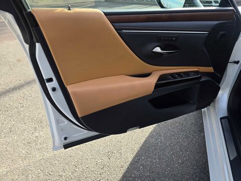 Used 2025 Lexus ES 350 w/ Premium Package image 22