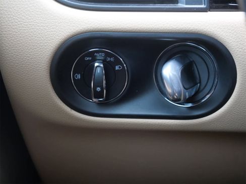 Certified 2024 Porsche Macan image 16