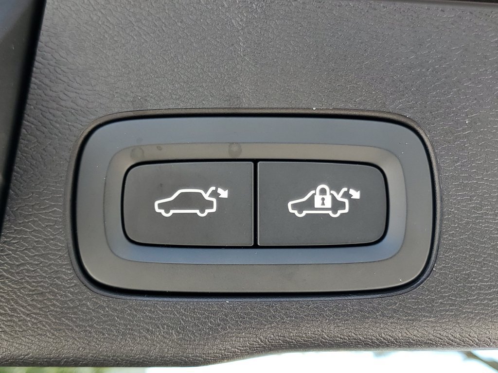 Certified 2024 Volvo XC60 B5 Core AWD/4WD image 10