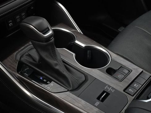 Used 2022 Toyota Highlander Limited FWD image 23