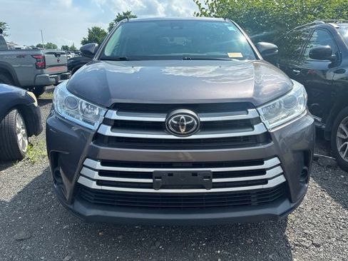 Used 2019 Toyota Highlander LE AWD/4WD image 2