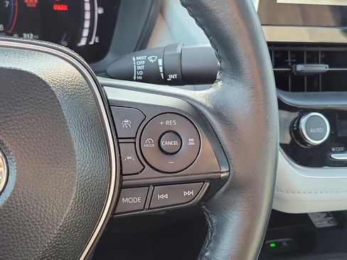 Certified 2025 Toyota Corolla SE image 27