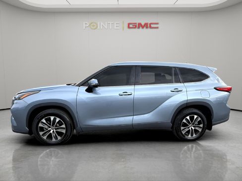 Used 2022 Toyota Highlander XLE image 6