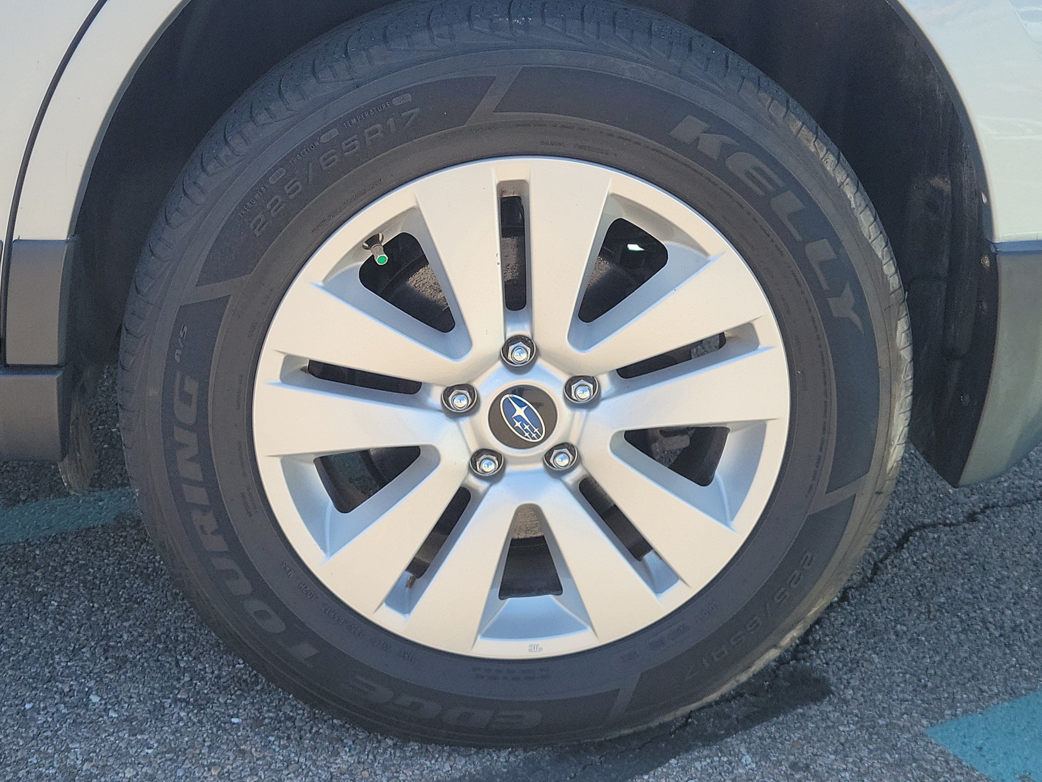 Used 2017 Subaru Outback 2.5i AWD/4WD image 4