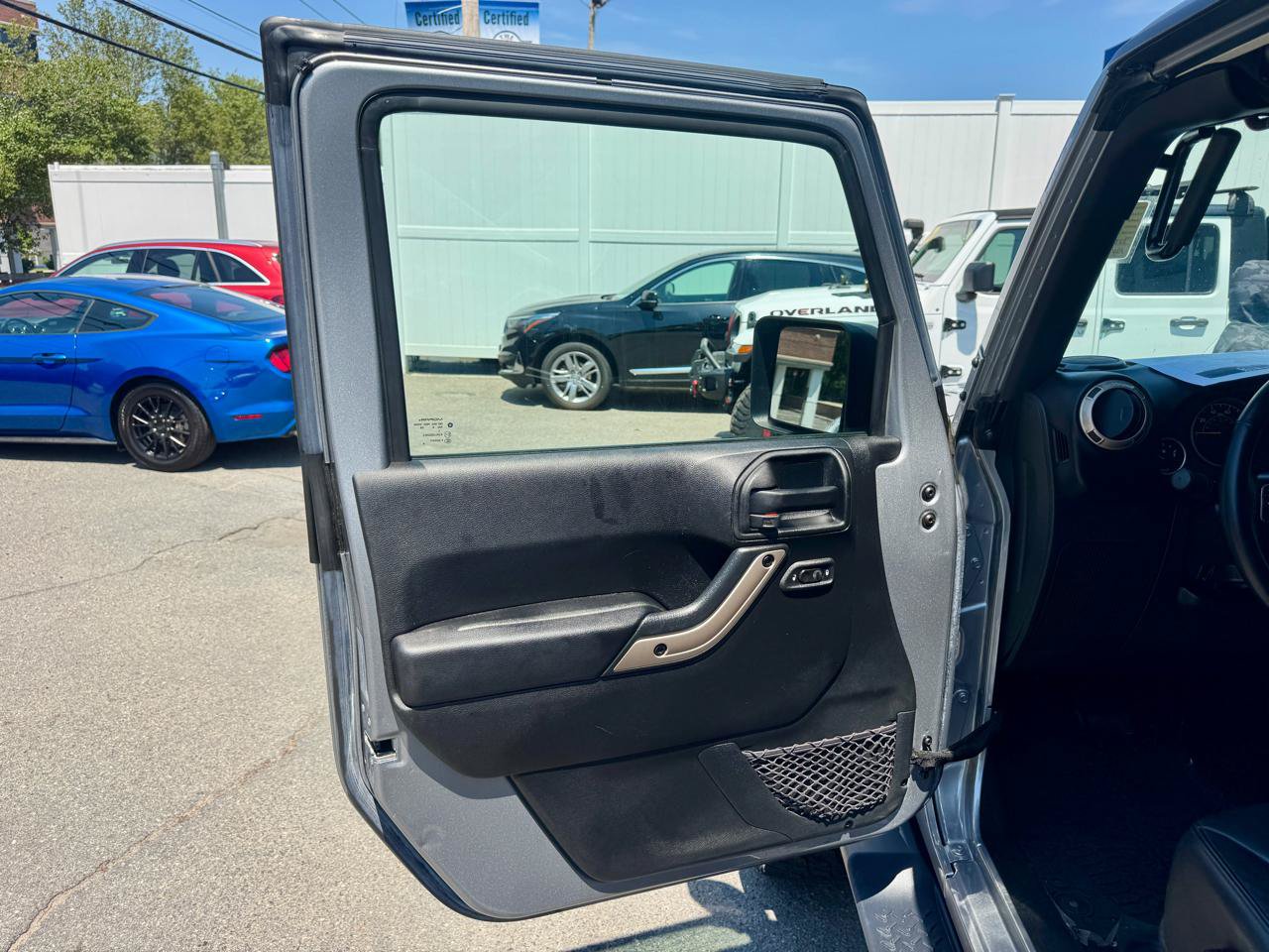 Used 2016 Jeep Wrangler Unlimited Sahara AWD/4WD image 18