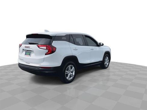 Used 2024 GMC Terrain SLE image 8