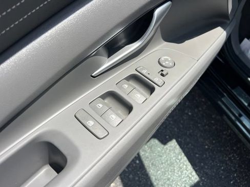 Used 2025 Hyundai Elantra SEL FWD image 29