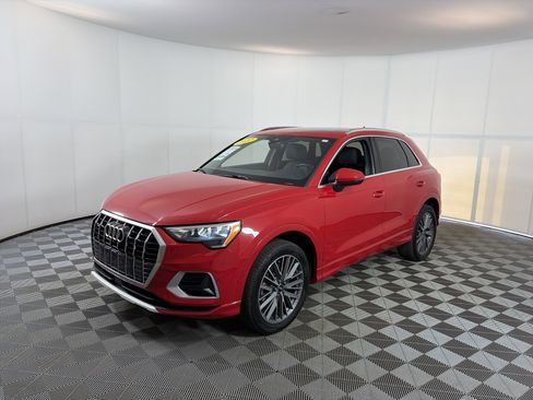 Used 2022 Audi Q3 2.0T Premium AWD/4WD image 2