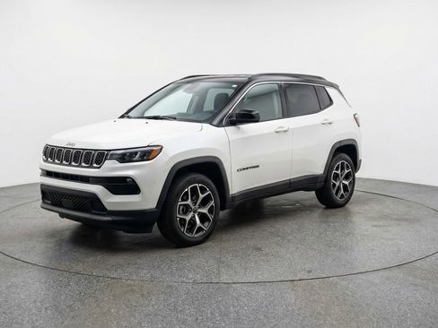 Used 2025 Jeep Compass Limited image 3