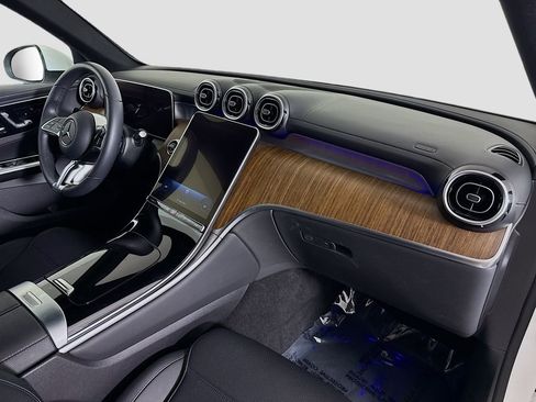 Used 2024 Mercedes-Benz GLC 300 image 27