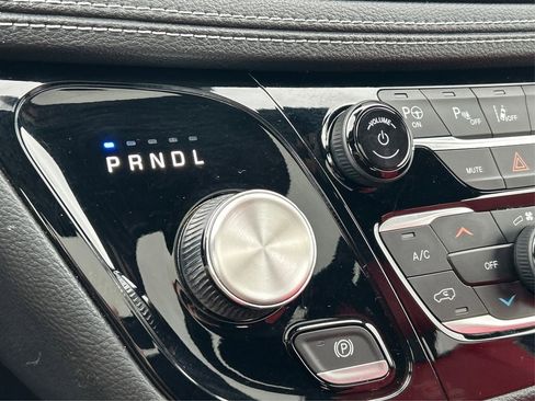 Used 2020 Chrysler Pacifica Limited w/ Quick Order Package 27H Red S image 41