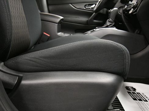 Used 2017 Nissan Rogue SV w/ Midnight Edition image 26