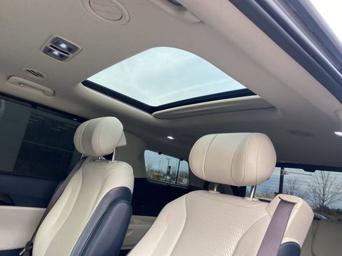 Certified 2025 Kia Carnival SX Prestige image 27