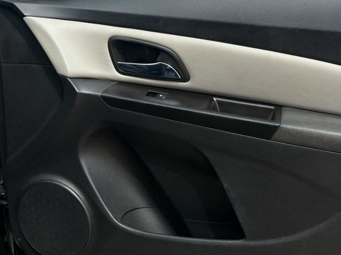 Used 2014 Chevrolet Cruze LS FWD image 17
