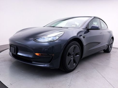 Used 2023 Tesla Model 3 Standard Range image 11