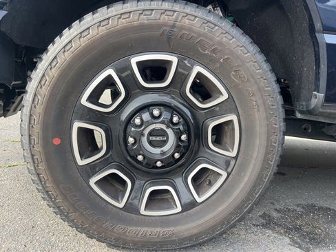 Used 2025 Ford F350 Platinum image 5