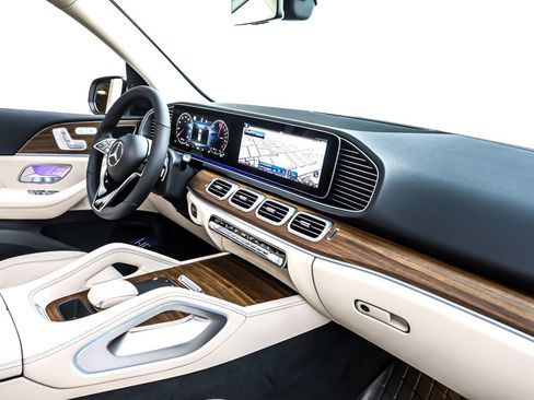 Used 2025 Mercedes-Benz GLE 450e 4MATIC image 16