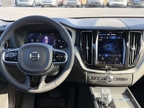Certified 2023 Volvo XC60 B5 Ultimate w/ Climate Package image 14