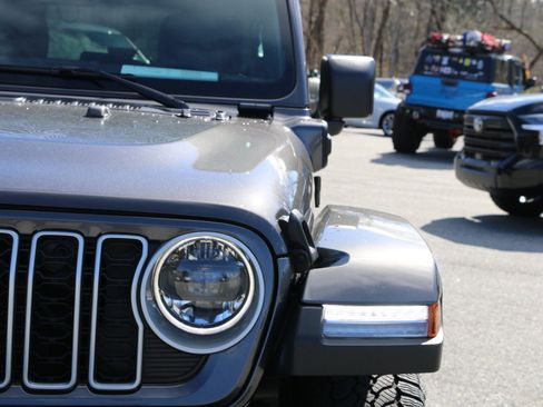 Used 2025 Jeep Wrangler Unlimited Sahara image 11