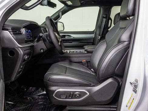 New 2026 Jeep Grand Wagoneer 4WD w/ Premium Group I image 25