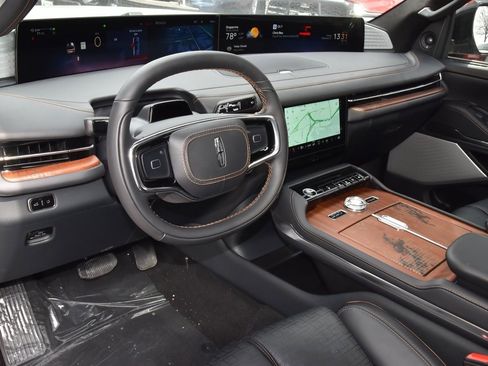 New 2025 Lincoln Navigator L Black Label image 39