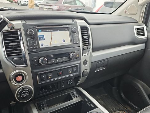 Used 2018 Nissan Titan PRO-4X w/ Pro-4x Convenience Package image 4