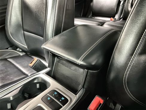 Used 2022 Ford Explorer XLT w/ Equipment Group 202A image 38