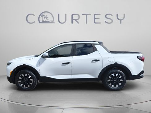 Certified 2025 Hyundai Santa Cruz SEL FWD image 2